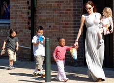 Angelina Jolie pregnant with children